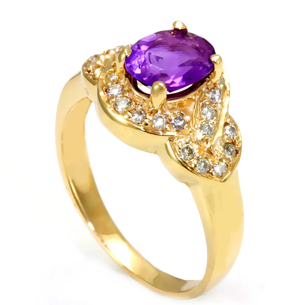 Oval Amethyst and Round Diamonds in 14K Yellow Ring